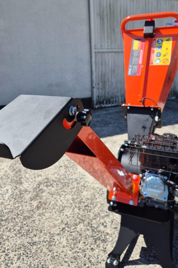 Wood Chipper Outland Tools DC5 Petrol 212cc 5cm Capacity - Image 4