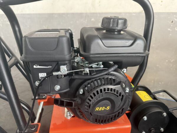 Wacker plate compactor Outland Tools PC50 Petrol Engine 52kg 8.5KN 30cm wide - Image 4