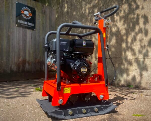 Wacker plate /compactor plate with reverse function Outland Tools PCR160 30.5KN 270cc Petrol